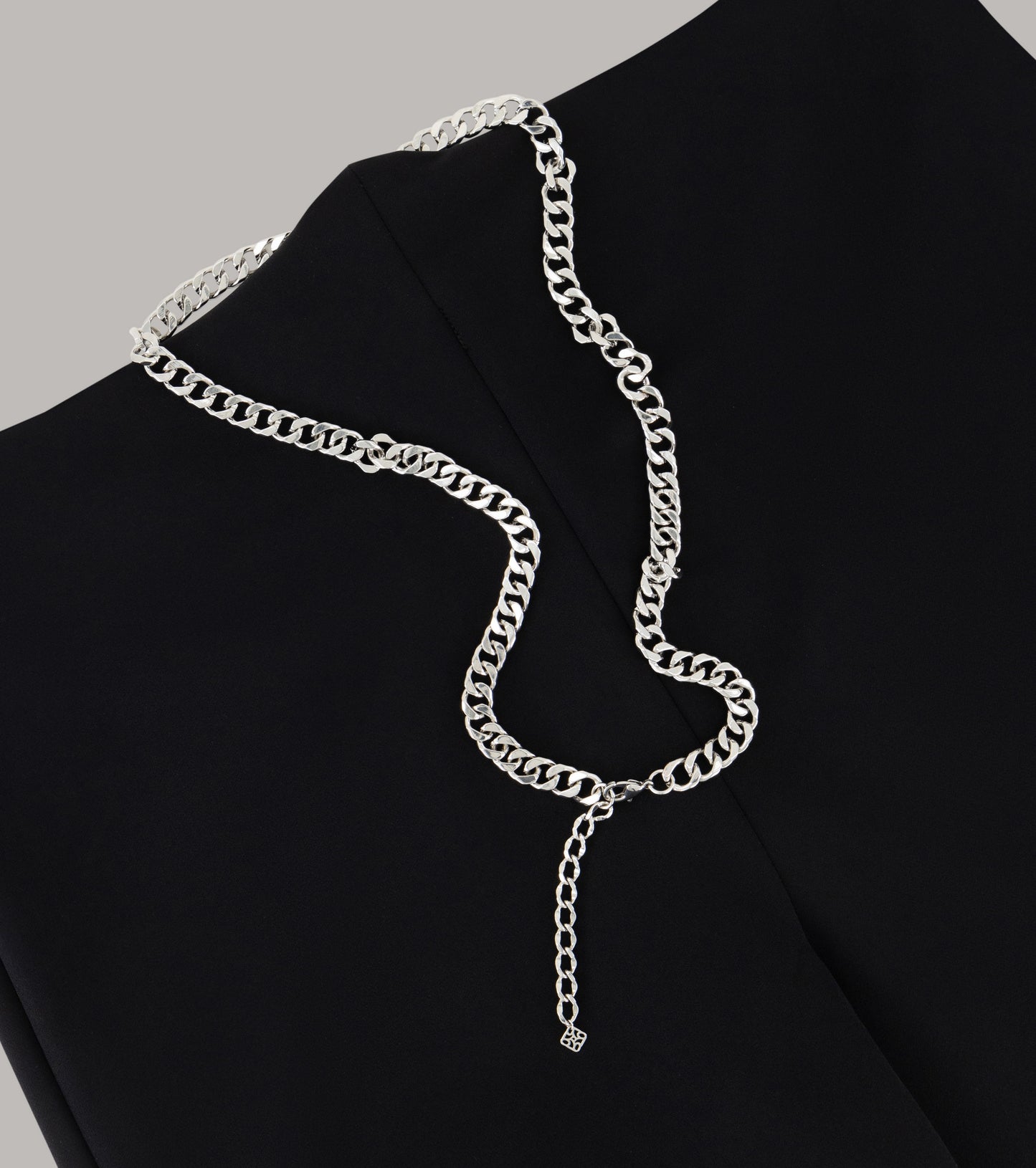 Chain Detail Low-Cut Trousers